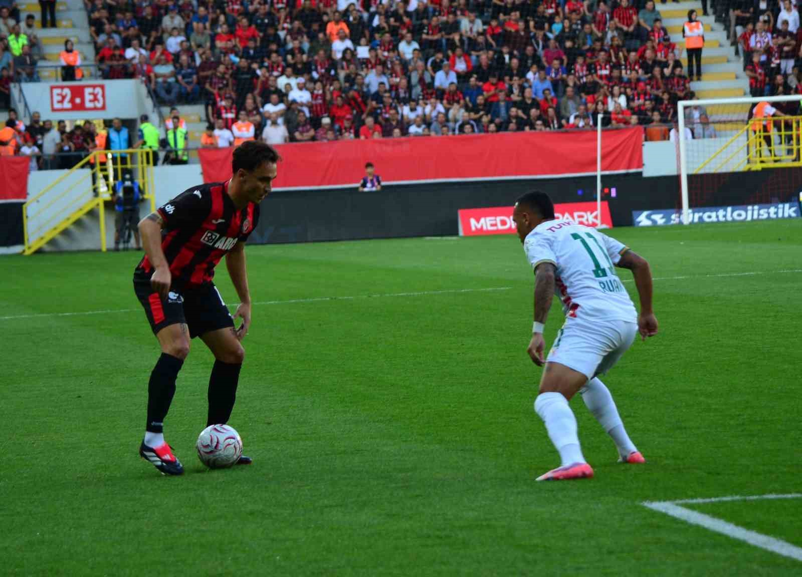 trendyol-super-lig-corumfk-0-corendon-alanyaspor-0-mac-devam-ediyor