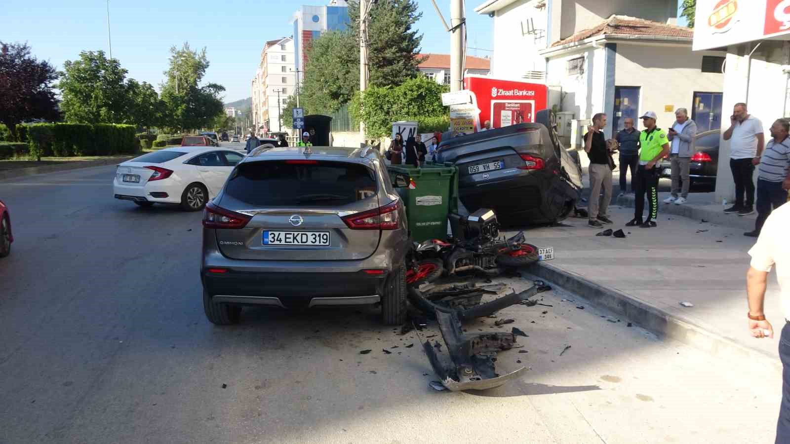 uc-araca-carpan-otomobil-takla-atti-surucu-yara-almadan-kurtuldu
