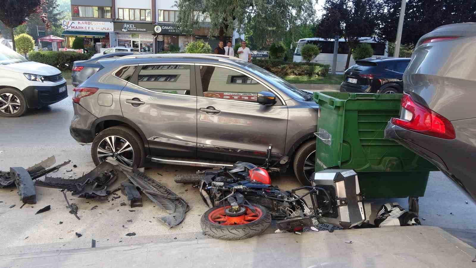 uc-araca-carpan-otomobil-takla-atti-surucu-yara-almadan-kurtuldu