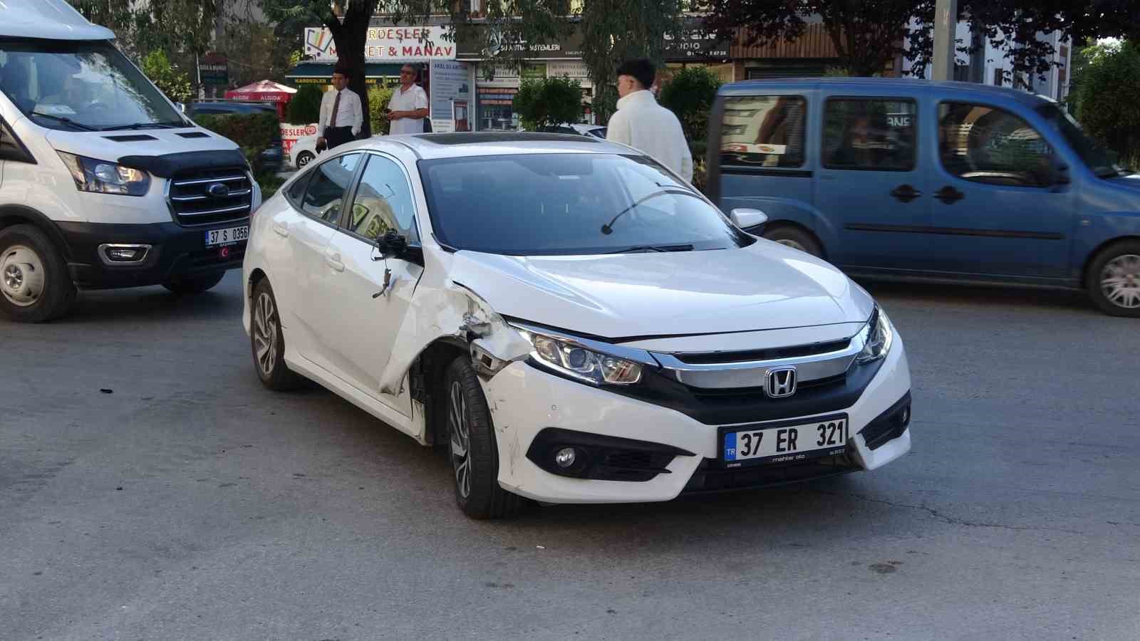 uc-araca-carpan-otomobil-takla-atti-surucu-yara-almadan-kurtuldu