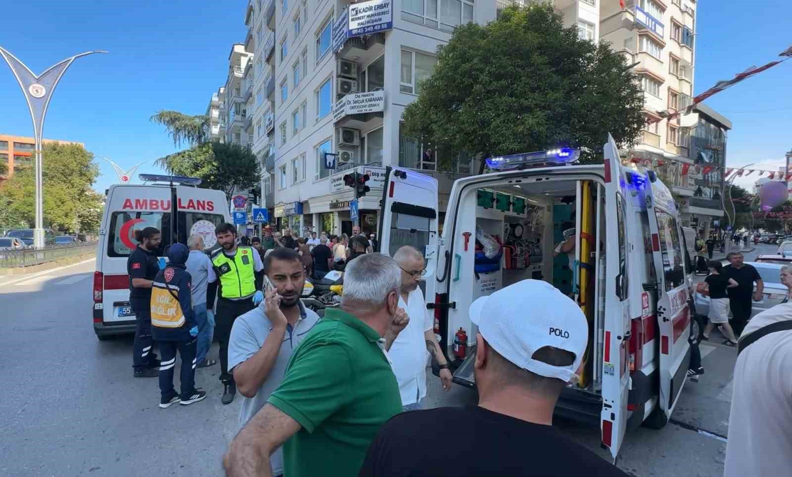 yolun-karsisina-gecmeye-calisan-yasli-kadin-ve-torununa-otomobil-carpti-surucu-kacti