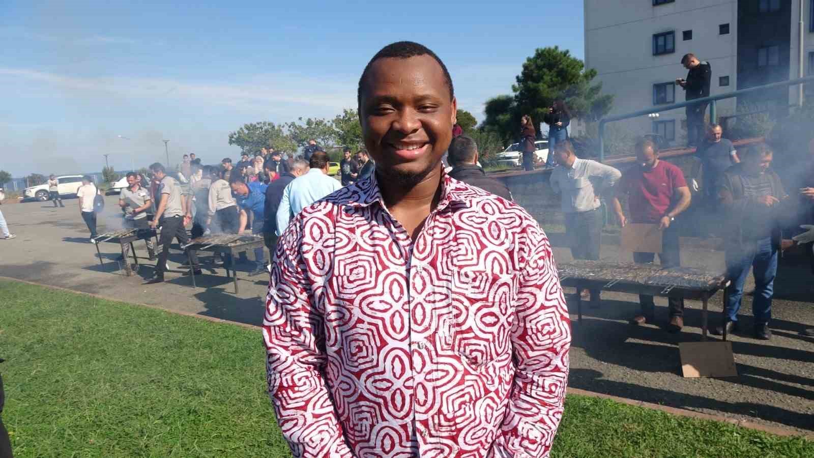 2-saatte-3-ton-hamsi-yediler