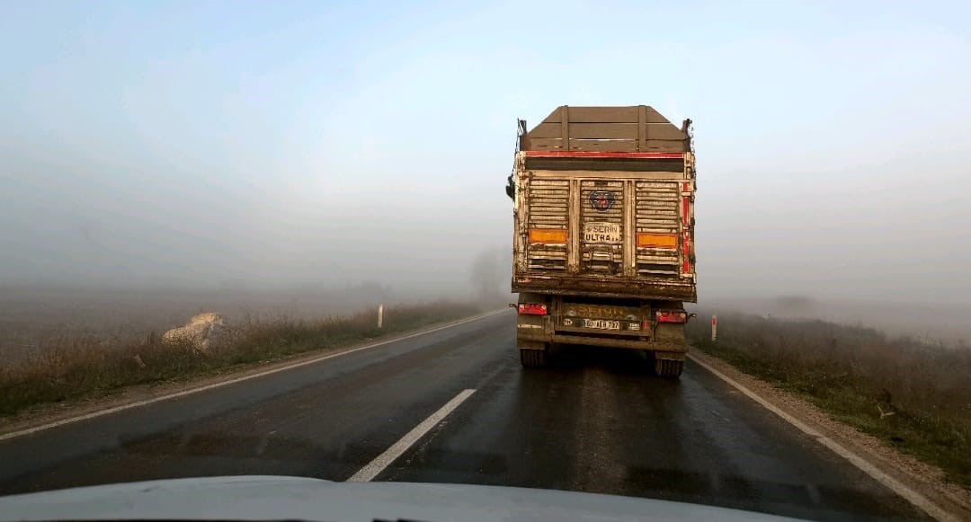 amasya-corum-karayolunda-yogun-sis-etkili-oldu