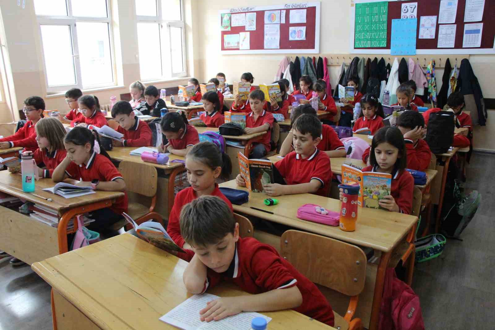 amasyada-53-binden-fazla-ogrenci-icin-es-zamanli-kitap-saati
