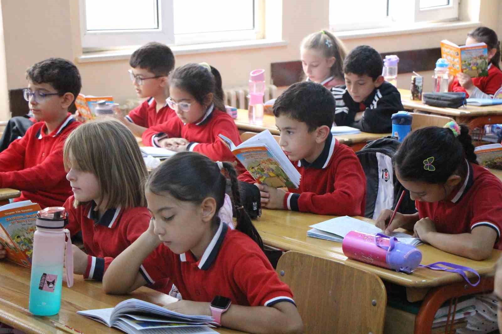 amasyada-53-binden-fazla-ogrenci-icin-es-zamanli-kitap-saati