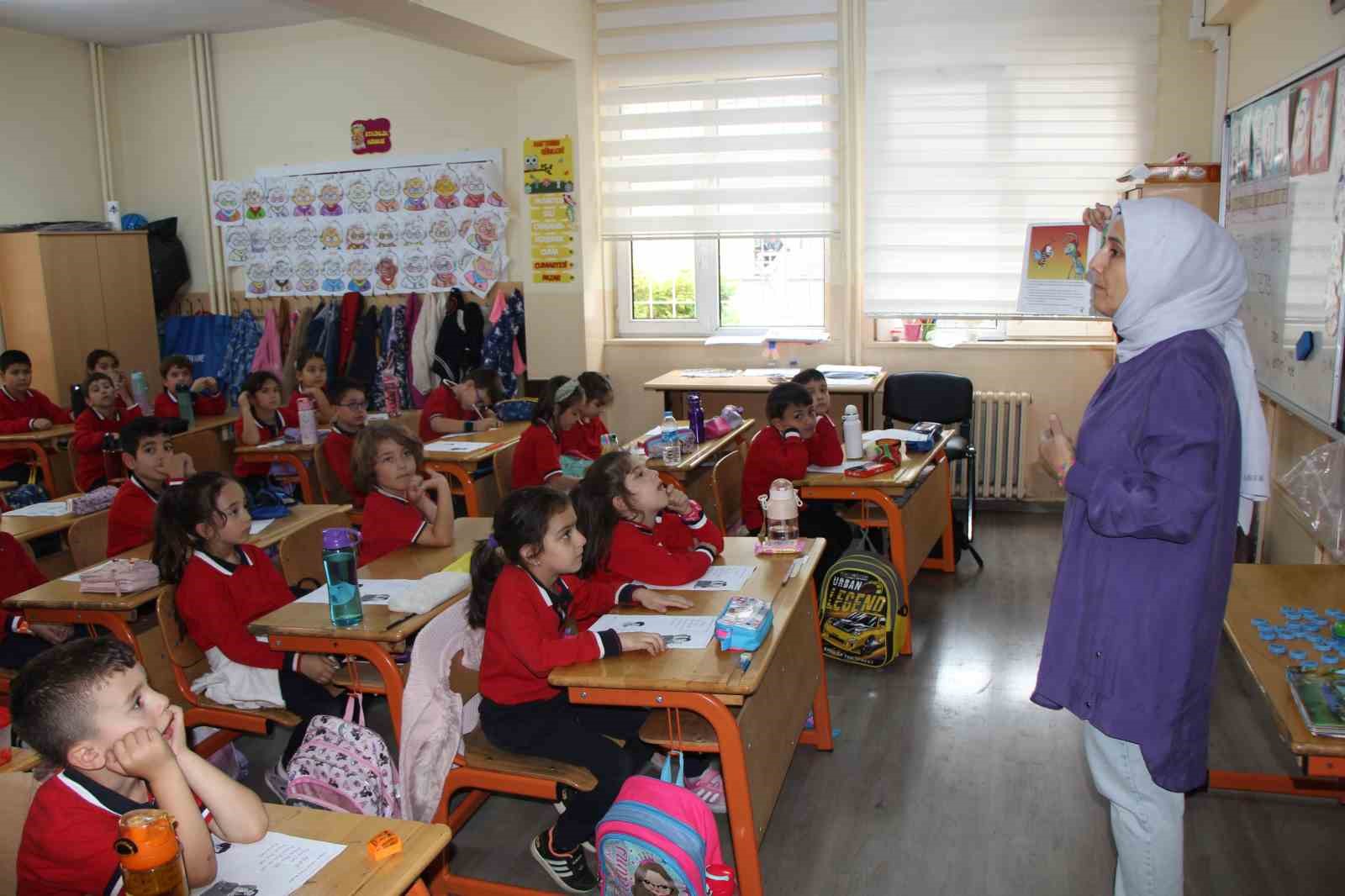 amasyada-53-binden-fazla-ogrenci-icin-es-zamanli-kitap-saati
