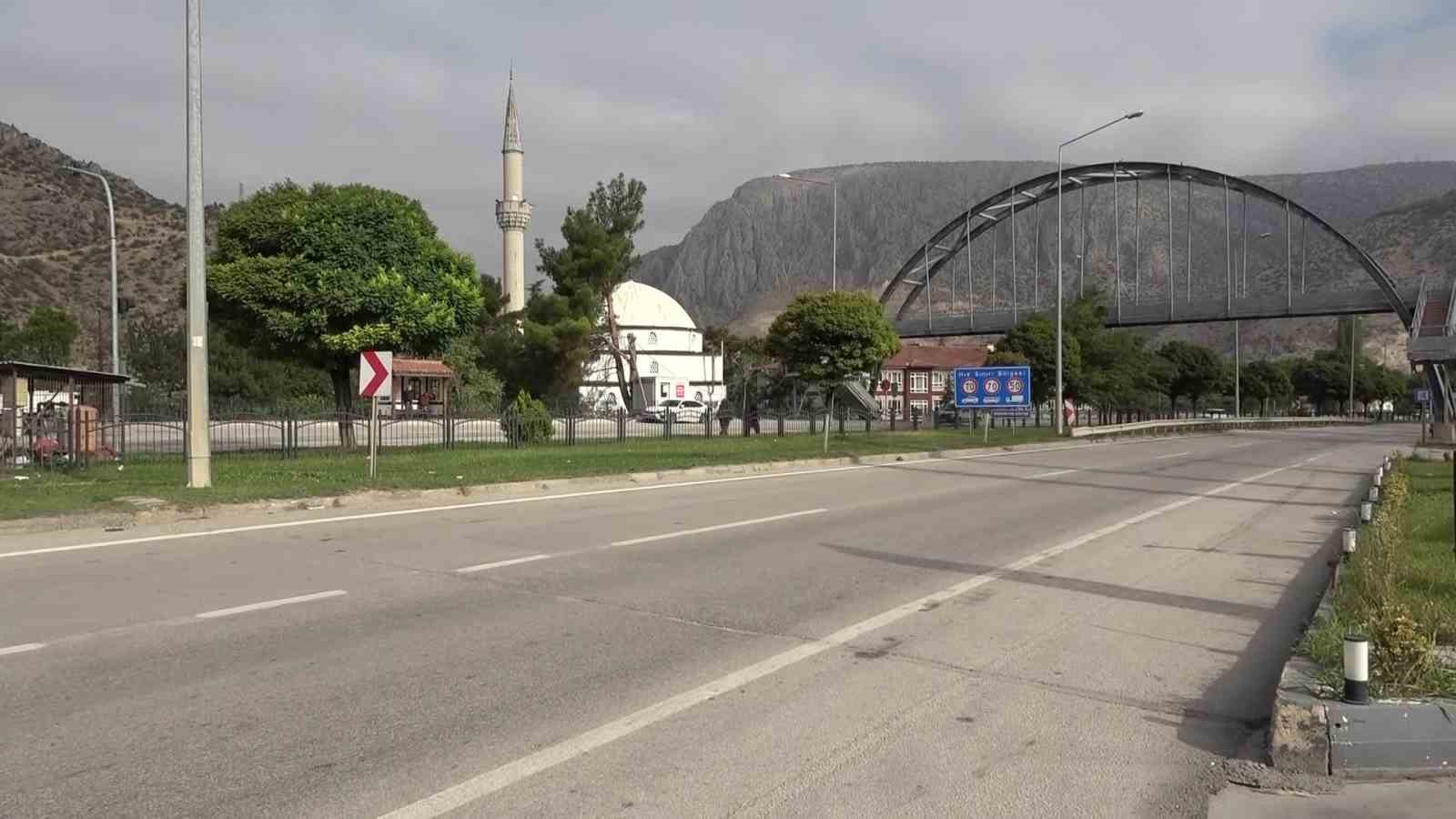bakkaldan-cikti-yolun-karsisina-gecerken-hayatini-kaybetti