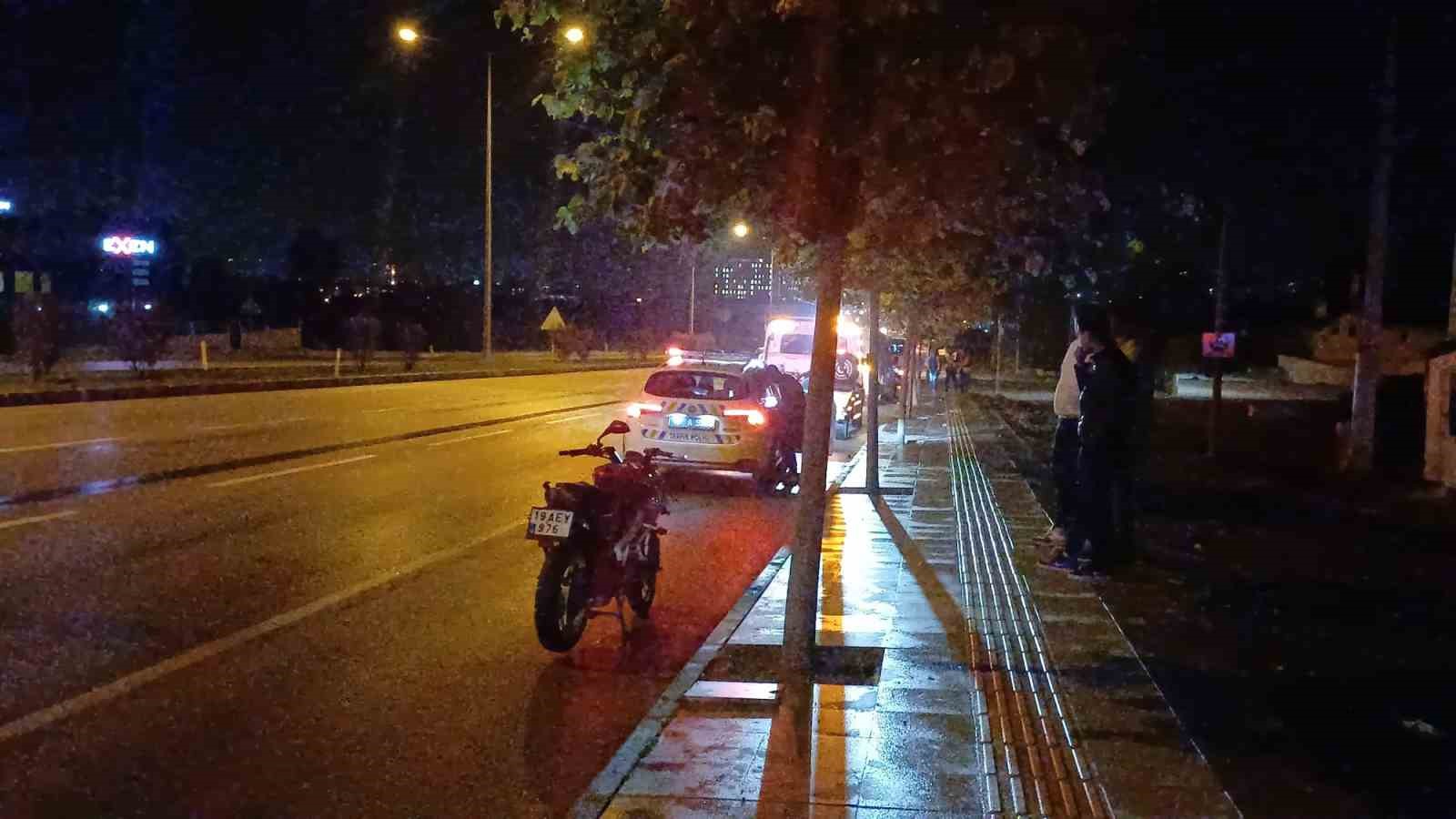 bariyerlere-carpan-motosikletli-genc-oldu