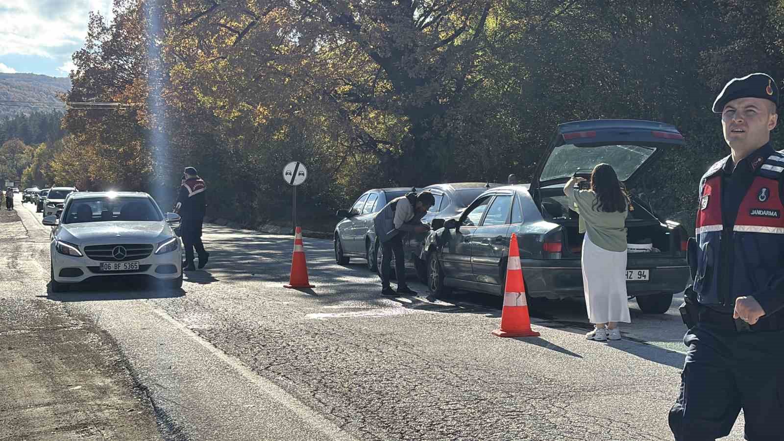 bolu-abant-yolunda-zincirleme-kaza-3-yarali