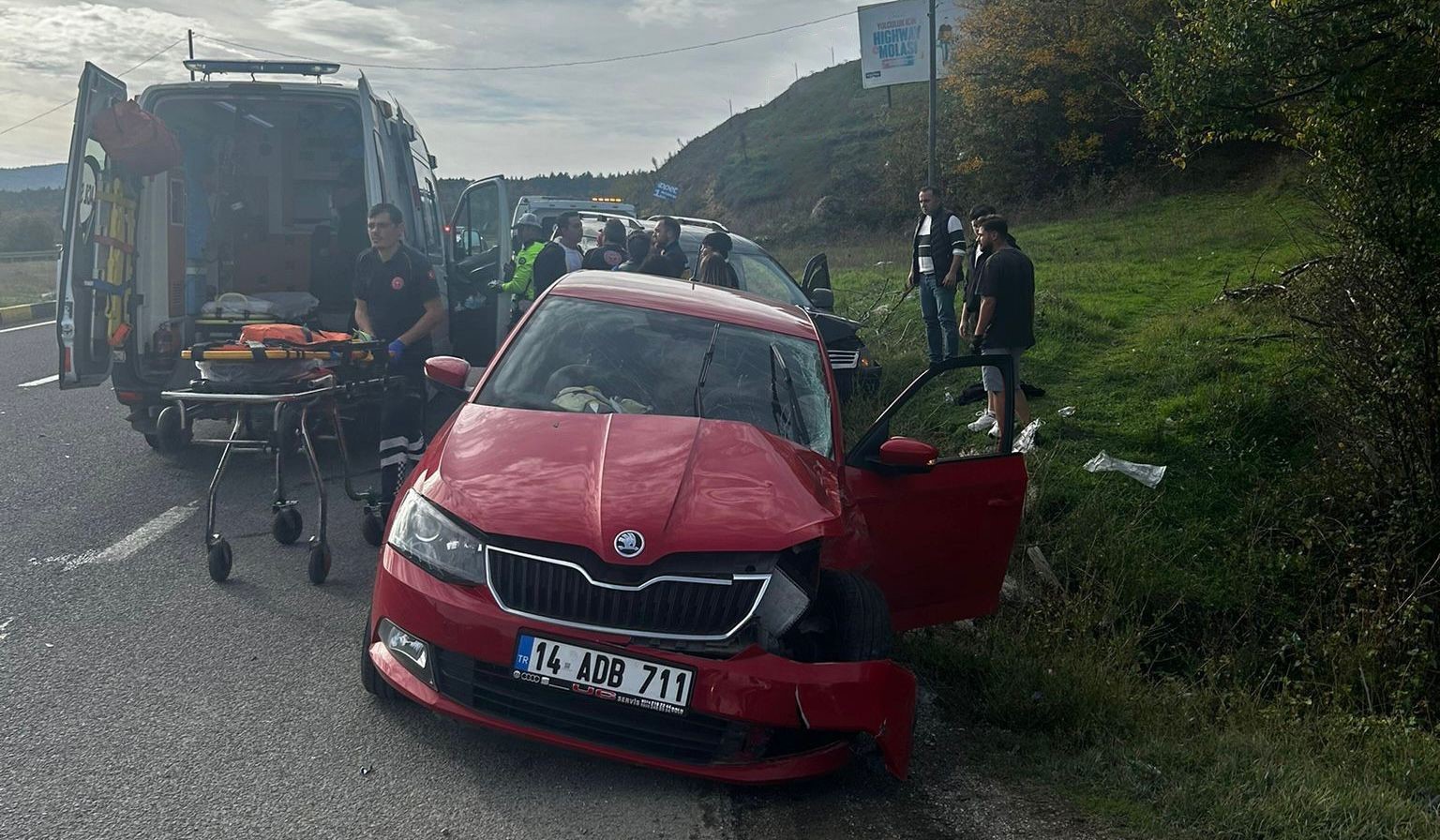 bolu-d-100de-iki-arac-carpisti-5-yarali