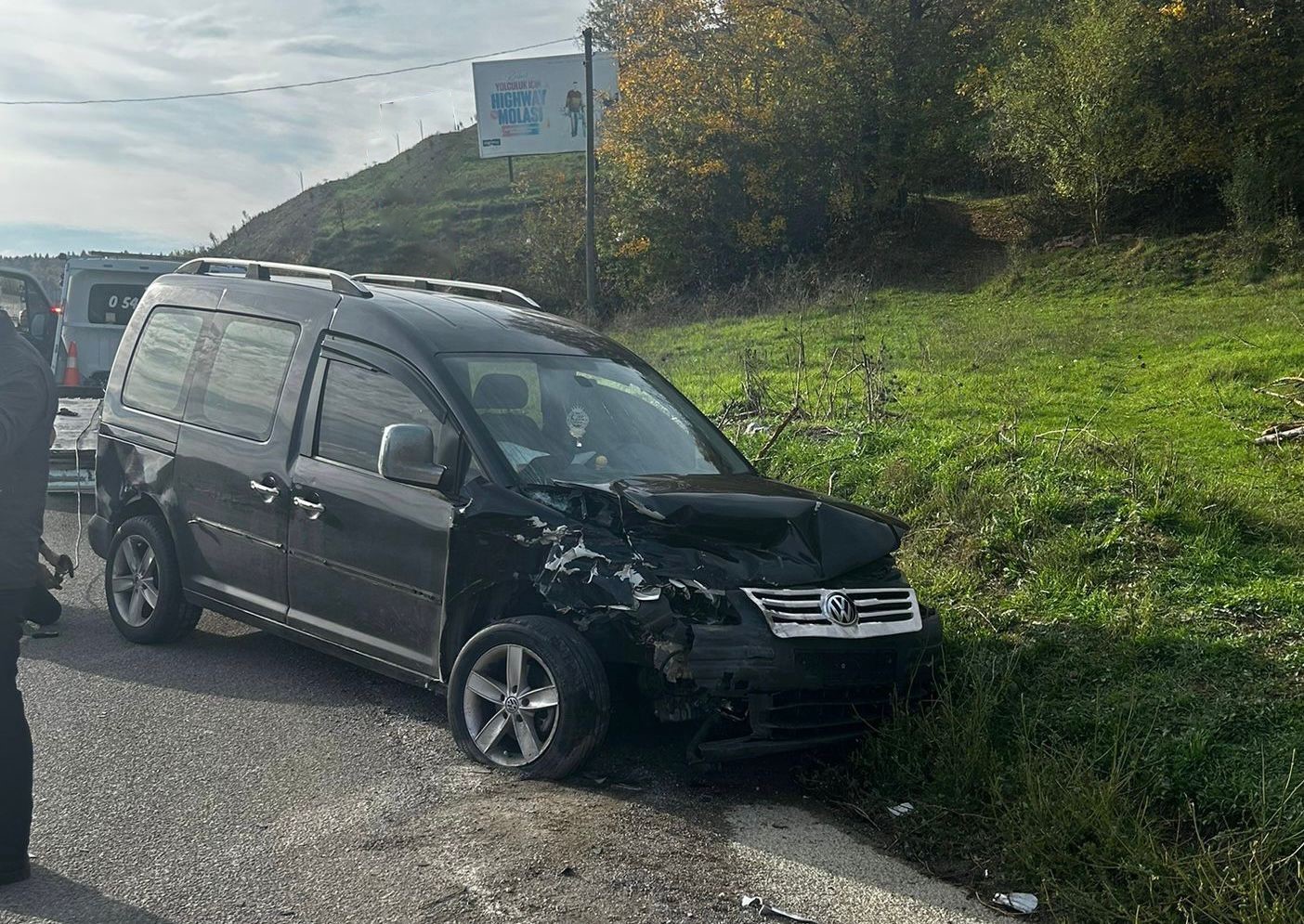 bolu-d-100de-iki-arac-carpisti-5-yarali