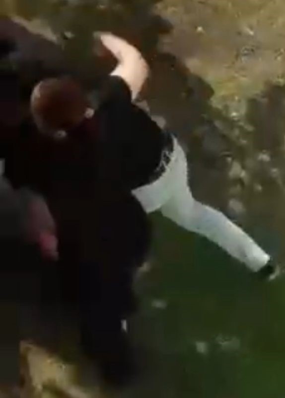 boluda-bir-sahis-annesini-ve-kiz-kardesini-darbetti