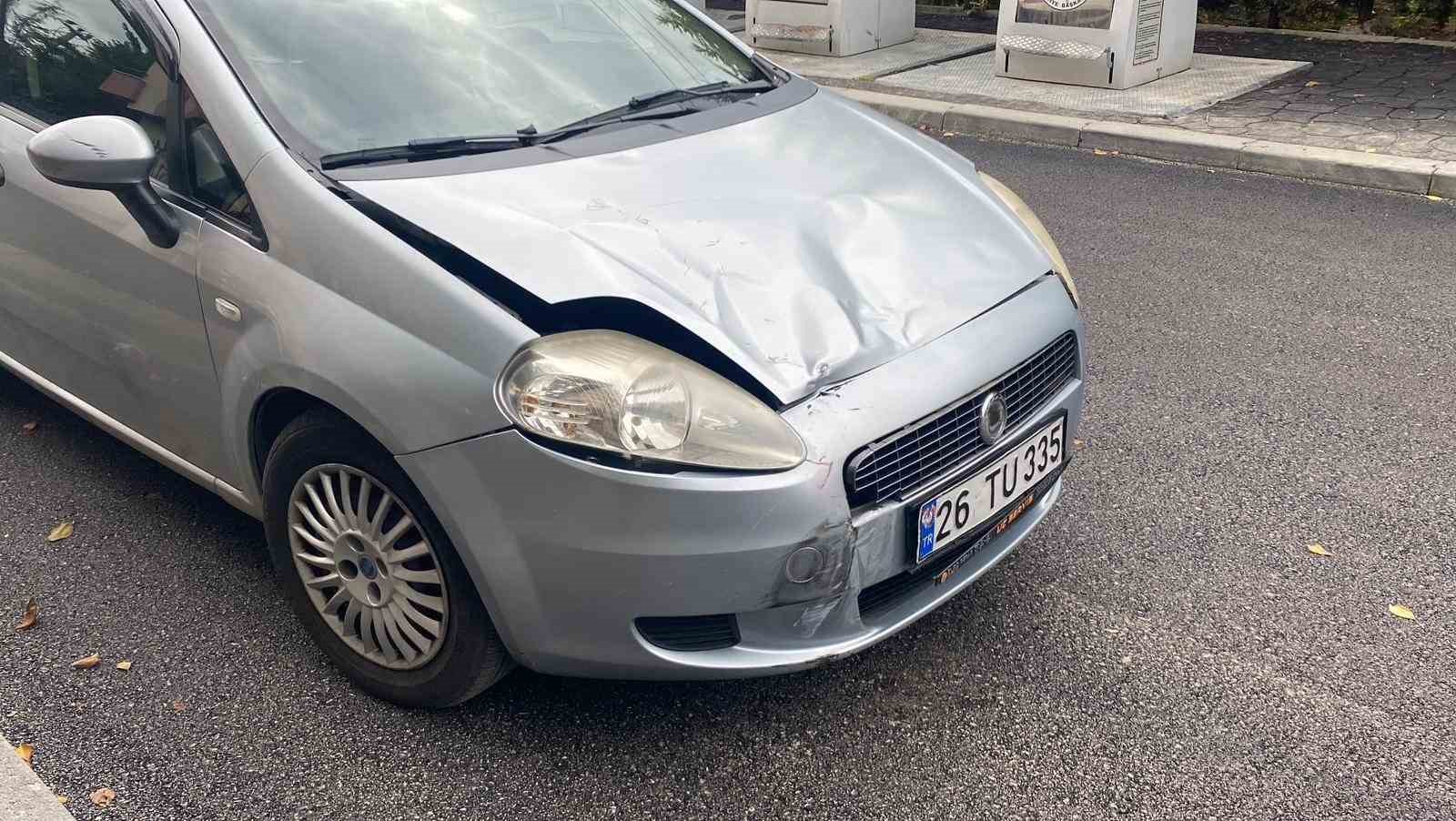 boluda-motosiklet-ile-otomobil-carpisti-1-yarali