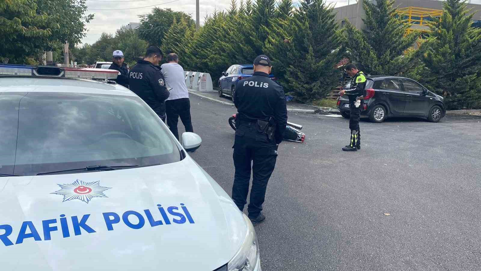 boluda-motosiklet-ile-otomobil-carpisti-1-yarali