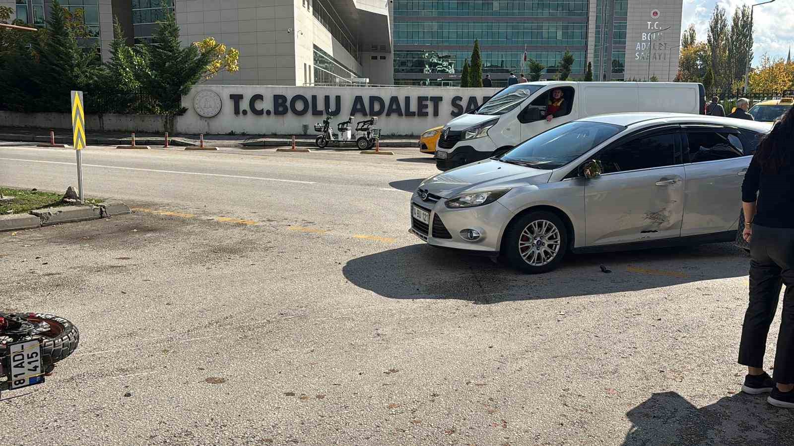 boluda-otomobille-motosiklet-carpisti-1-yarali