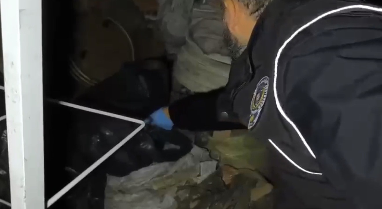 cati-katinda-yapilan-aramada-uyusturucu-ve-silah-ele-gecirildi