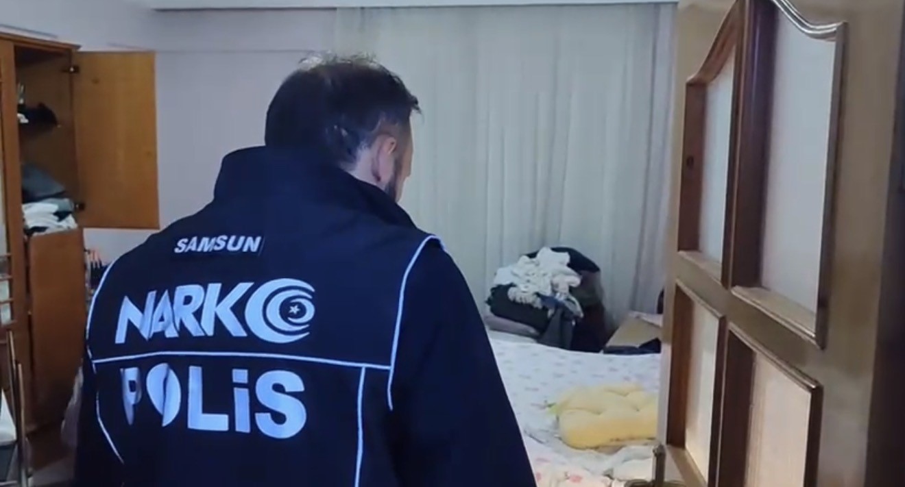 cati-katinda-yapilan-aramada-uyusturucu-ve-silah-ele-gecirildi