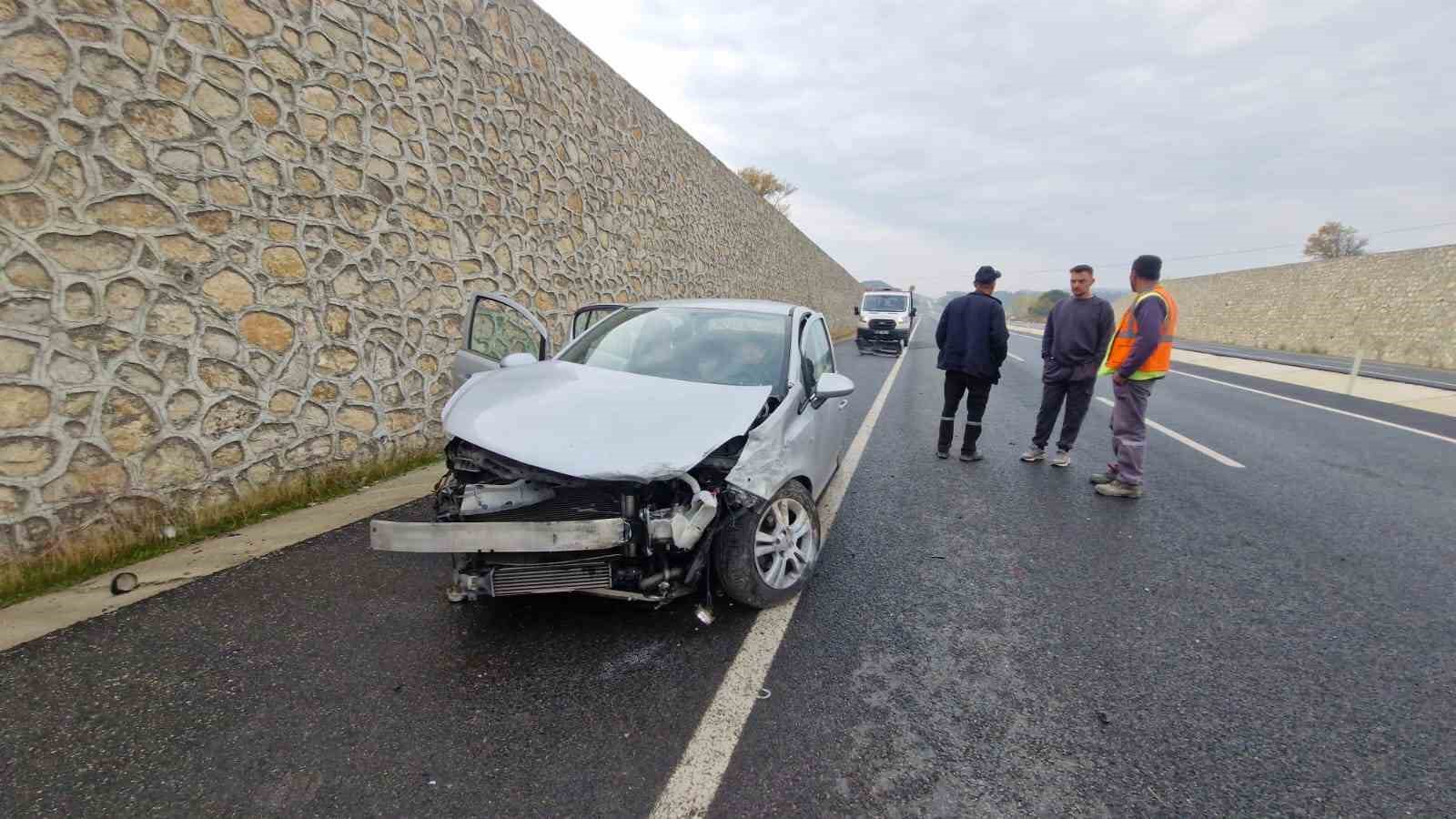 cenazeye-giden-aile-kaza-yapti-3-yarali