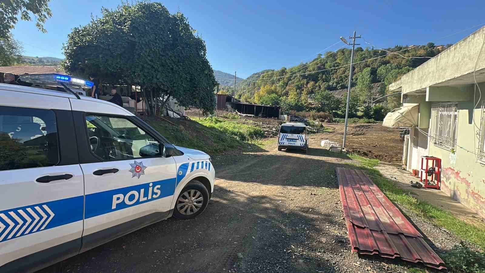 cocuk-tesliminde-silahli-dehset-yeni-es-basindan-vuruldu