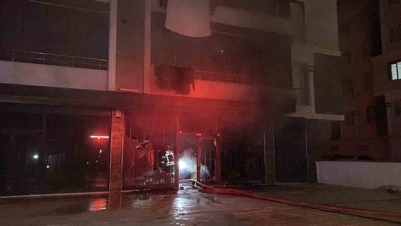corumda-bir-is-yerine-ait-depoda-cikan-yangin-korkuttu