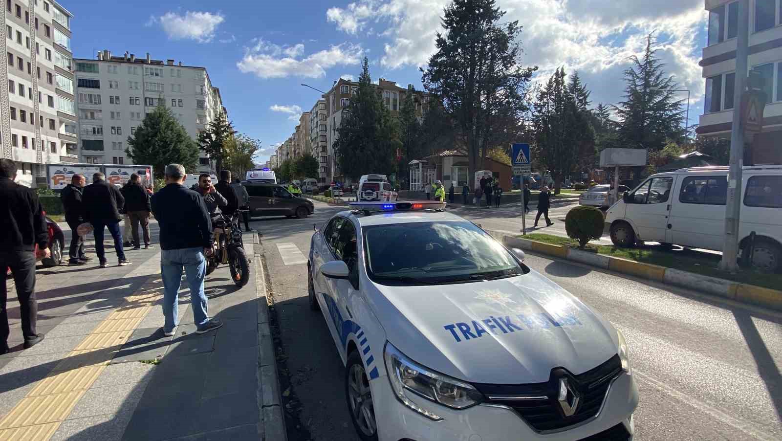 corumda-halk-otobusu-kamyona-carpti-22-ogrenci-yaralandi