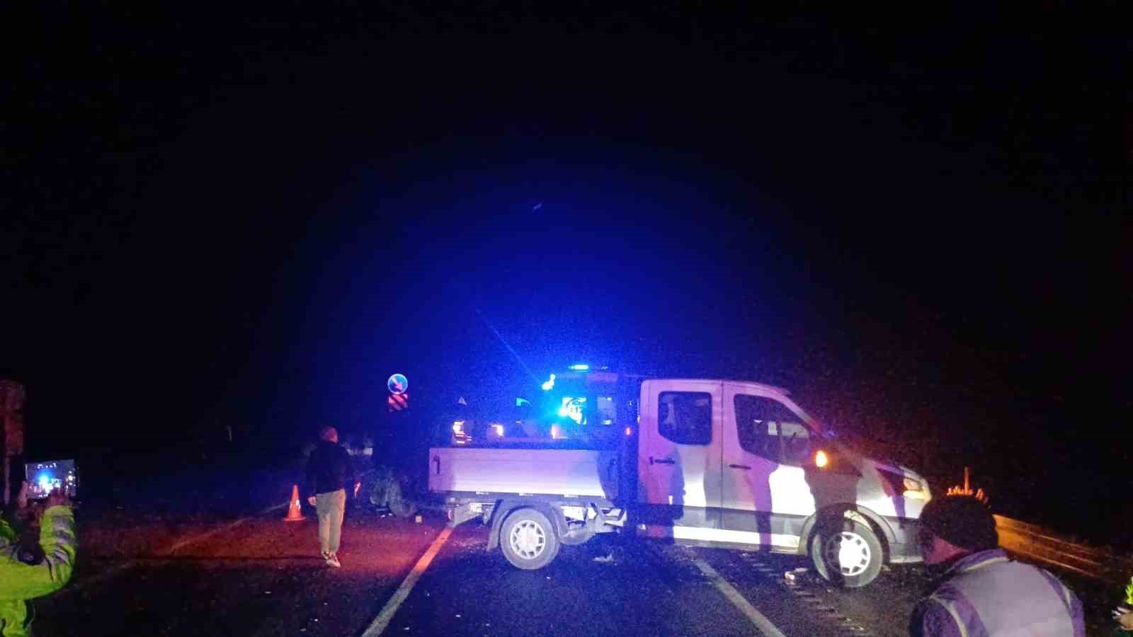 corumda-kamyonet-ile-minibus-carpisti-7-yarali