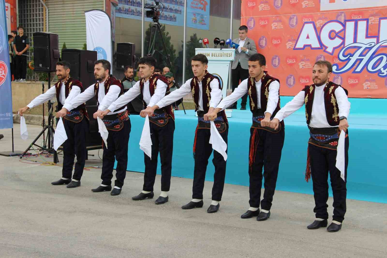 corumda-kitap-soleni-basladi-12-kitap-ve-kultur-gunleri-kapilarini-acti