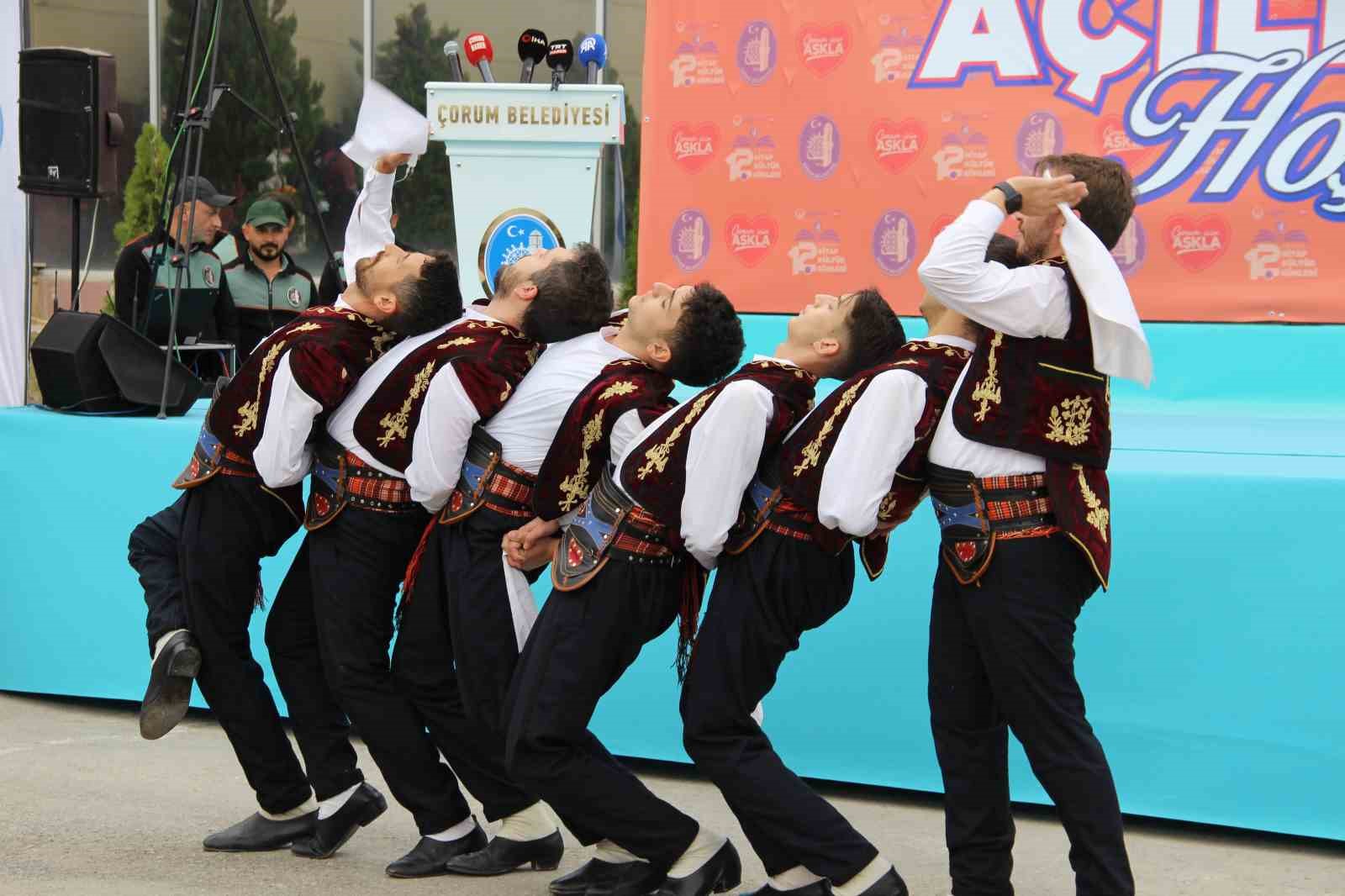corumda-kitap-soleni-basladi-12-kitap-ve-kultur-gunleri-kapilarini-acti