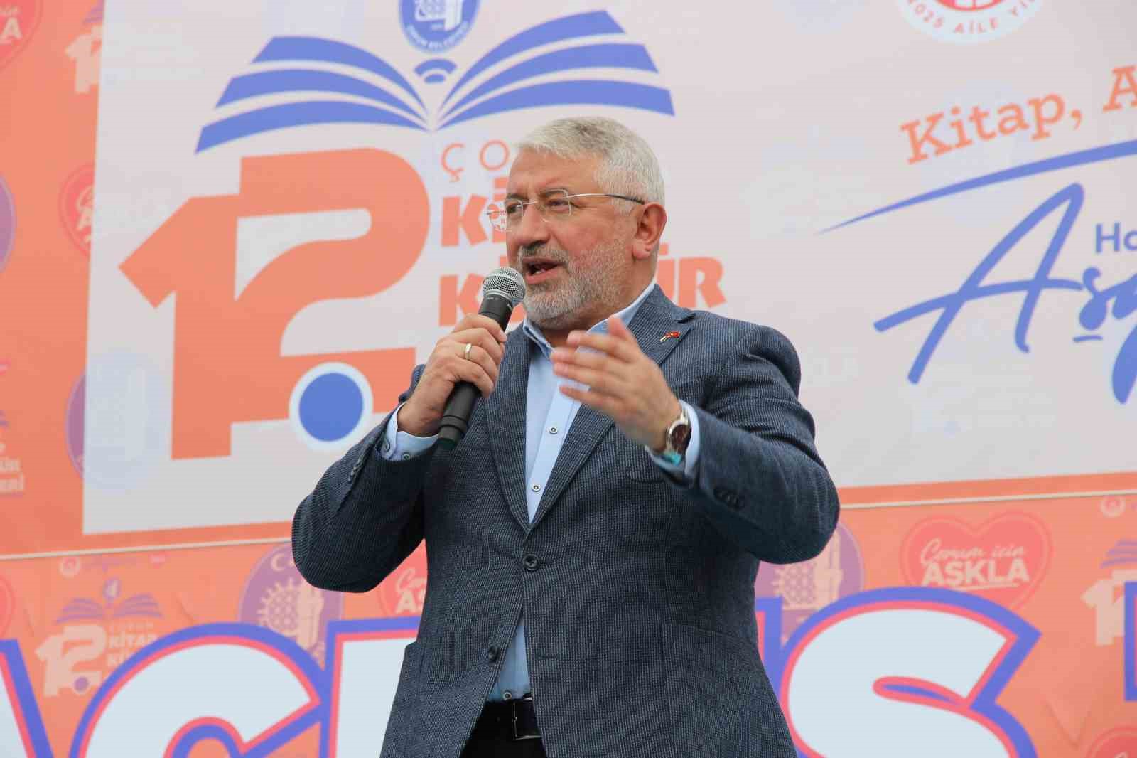 corumda-kitap-soleni-basladi-12-kitap-ve-kultur-gunleri-kapilarini-acti