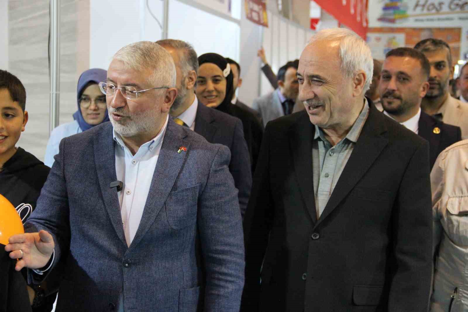 corumda-kitap-soleni-basladi-12-kitap-ve-kultur-gunleri-kapilarini-acti