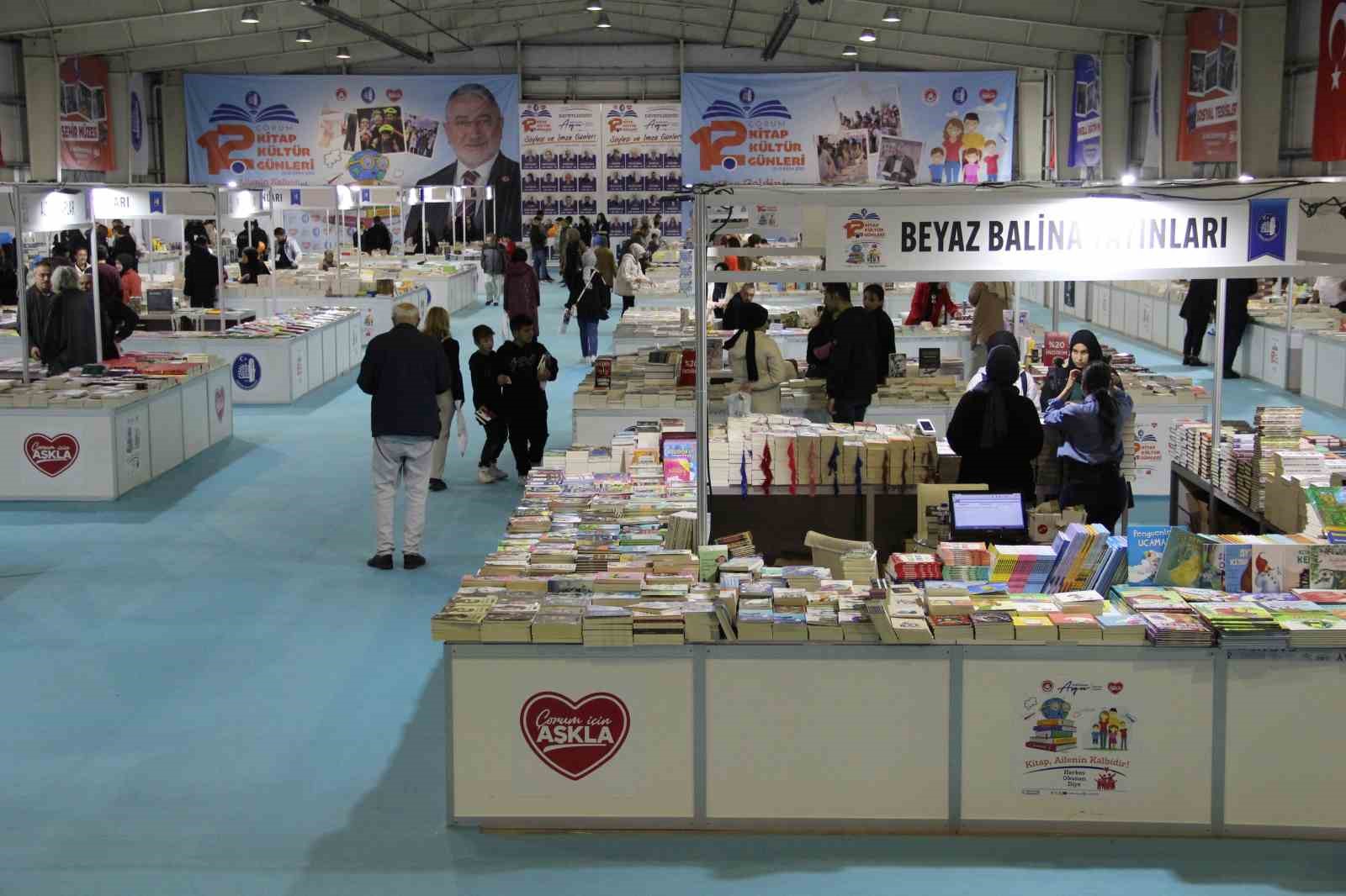 corumda-kitap-soleni-basladi-12-kitap-ve-kultur-gunleri-kapilarini-acti