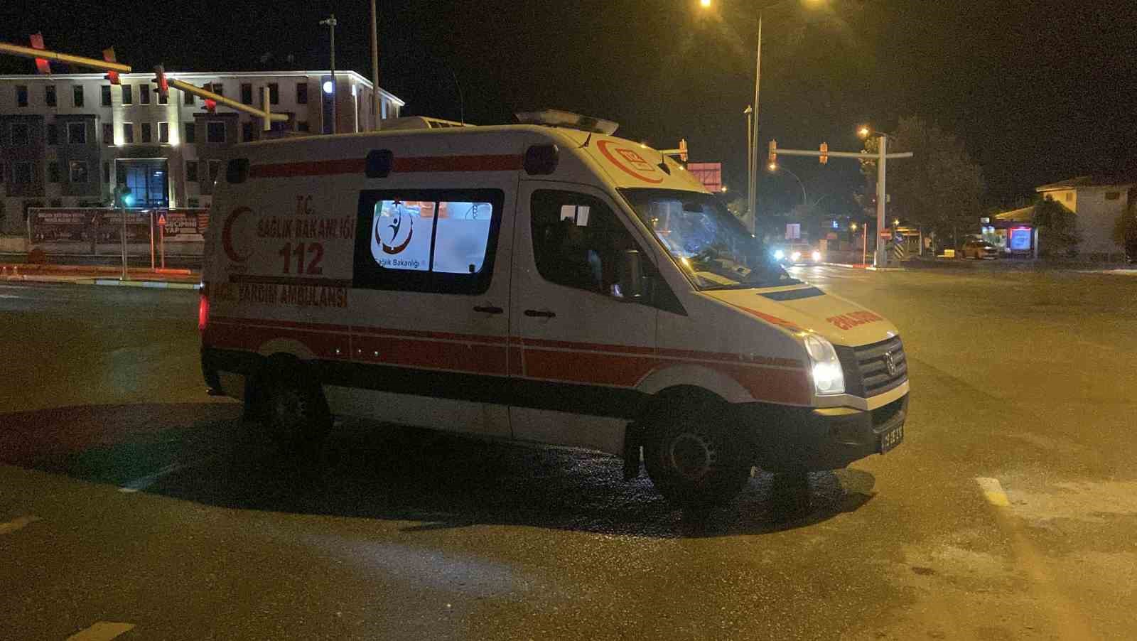 corumda-otomobil-refuje-carpti-1-yarali