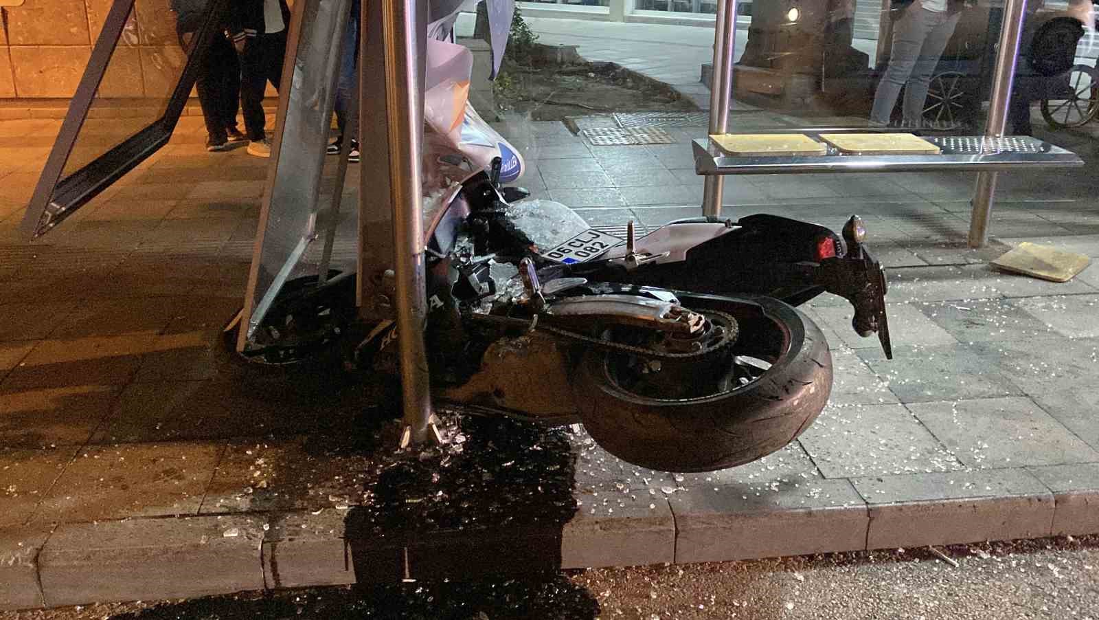 corumda-otomobille-carpisan-motosiklet-otobus-duragina-daldi-1-yarali