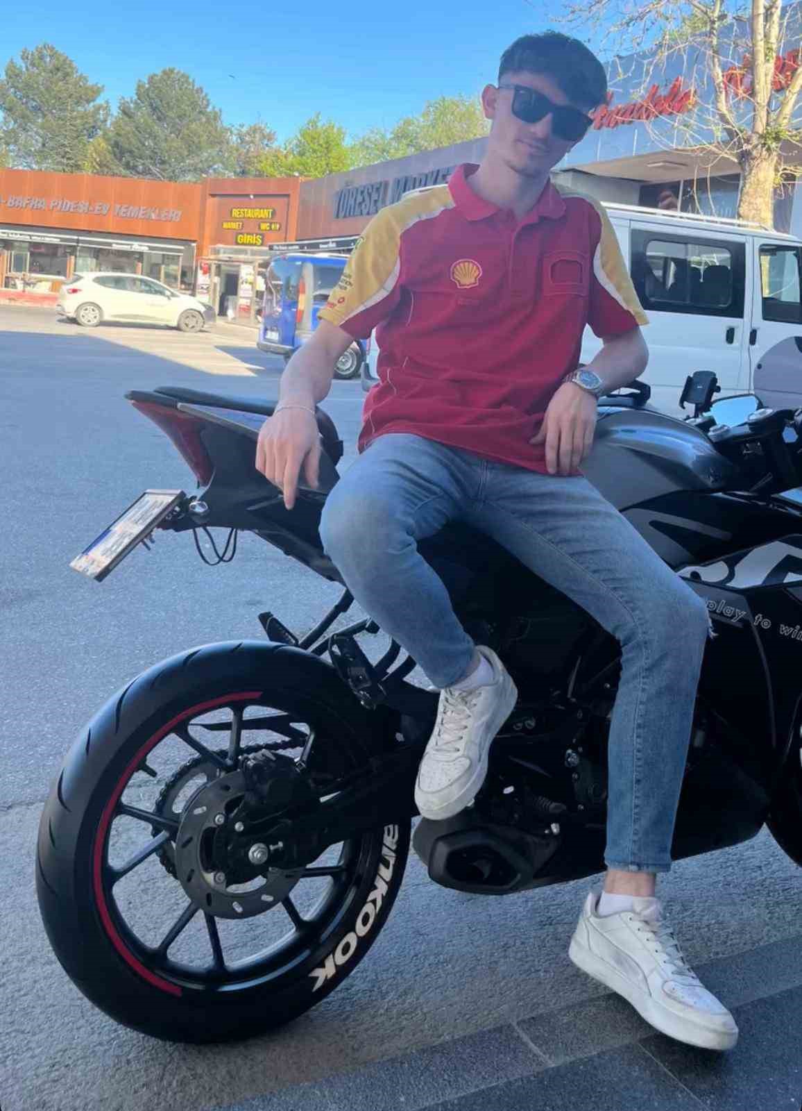 corumda-tiran-carpan-motosikletin-surucusu-hayatini-kaybetti