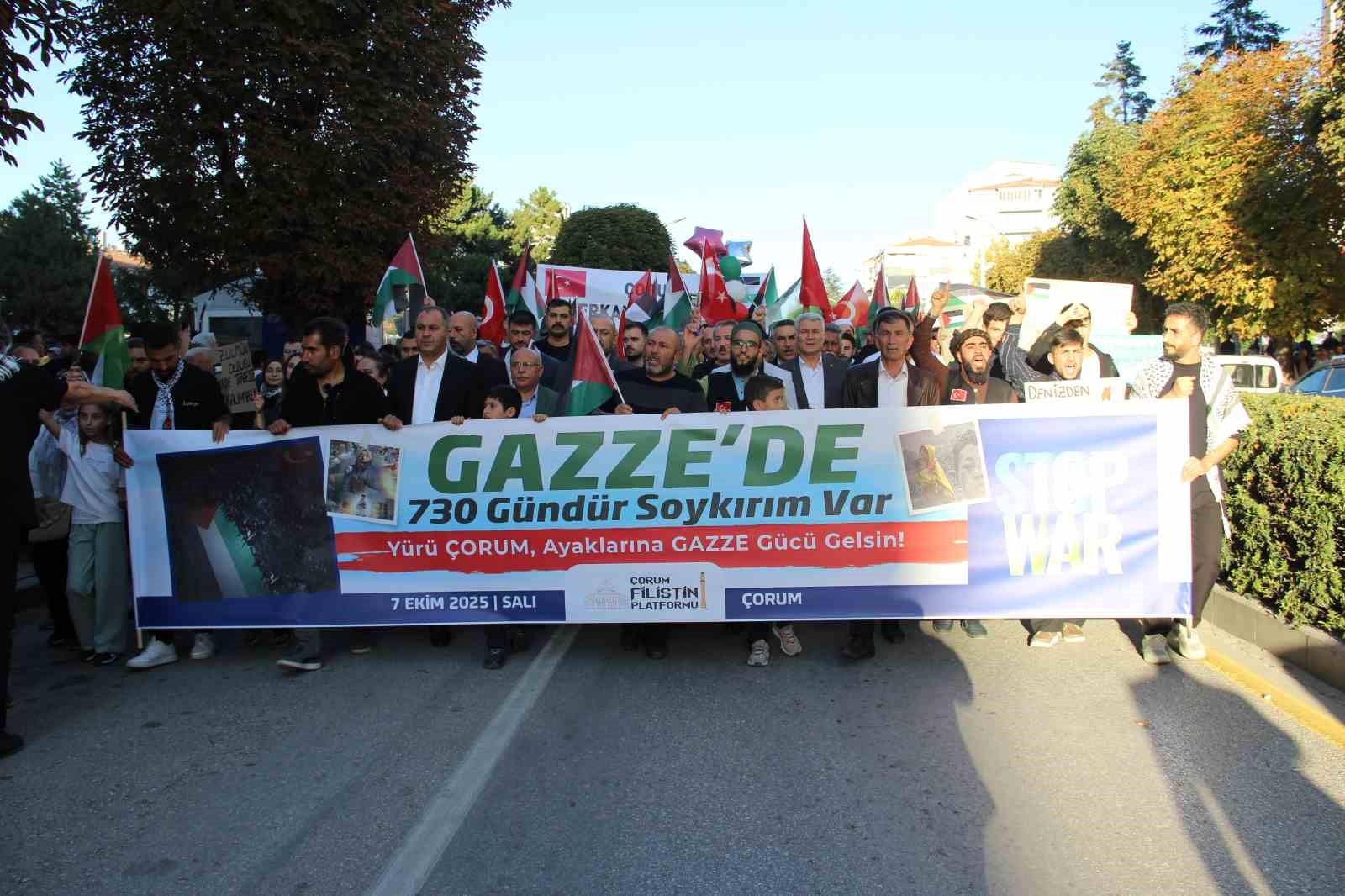 corumda-yuzlerce-kisi-gazze-icin-tek-yurek-oldu