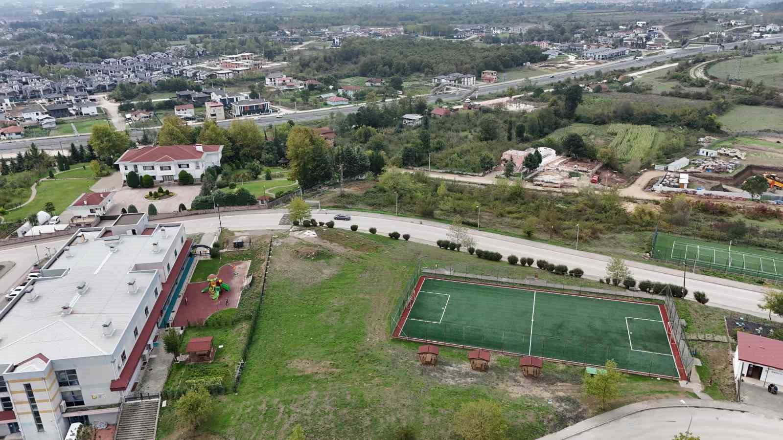 dronlu-muhtar-mahallesini-her-sabah-havadan-kontrol-edip-eksikleri-belirliyor
