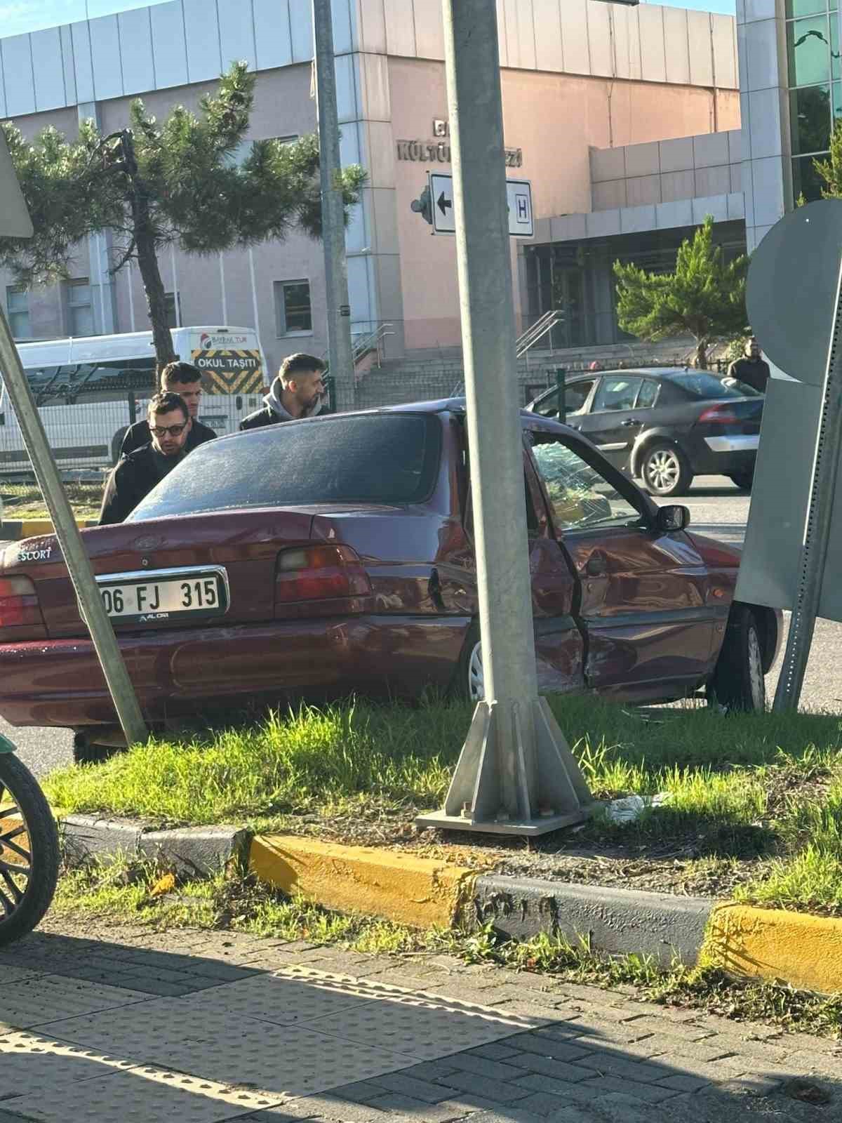 hastane-girisinde-kaza-2-yarali