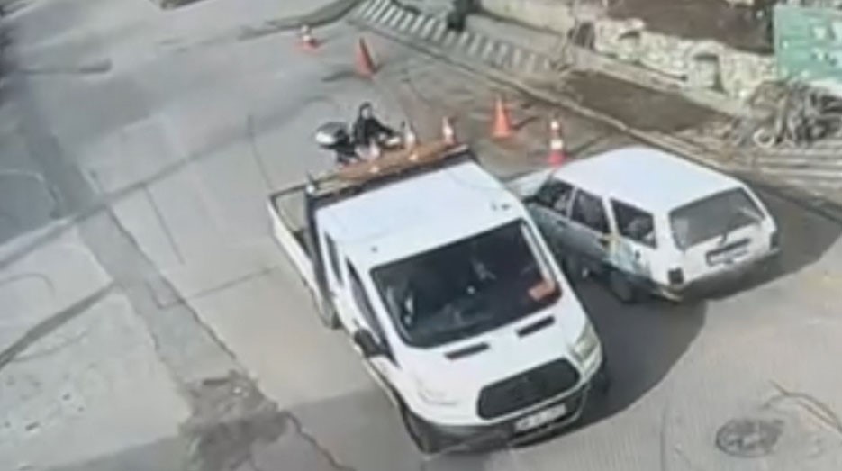 hatali-sollama-yapan-motosiklete-otomobil-carpti