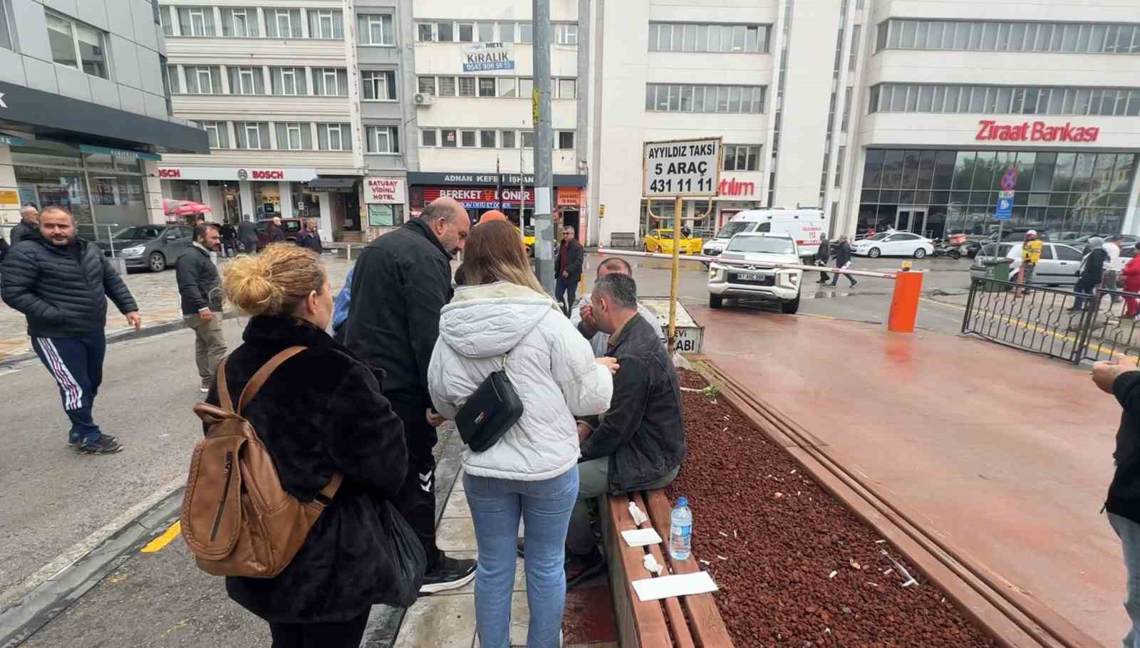 insanlik-olmemis-fenalasip-yere-dusen-kisiye-ilk-yardim-vatandaslardan