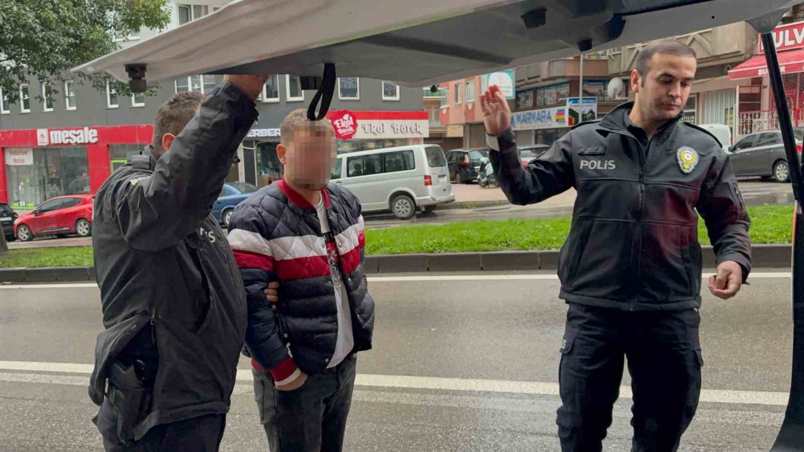 kapi-camini-kirip-girdigi-avizeci-dukkaninda-uyuya-kalinca-yakalandi