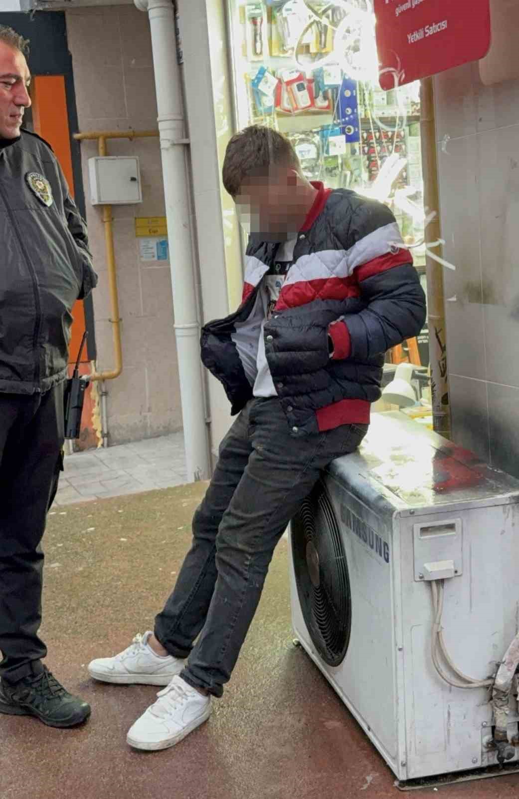 kapi-camini-kirip-girdigi-avizeci-dukkaninda-uyuya-kalinca-yakalandi