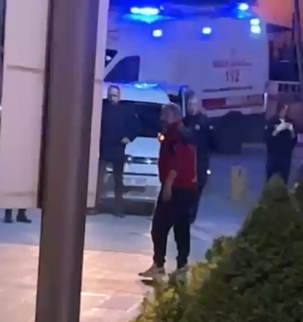 kastamonu-belediyesi-onunde-isten-cikartilan-sahis-eylem-yapip-kendine-zarar-verdi