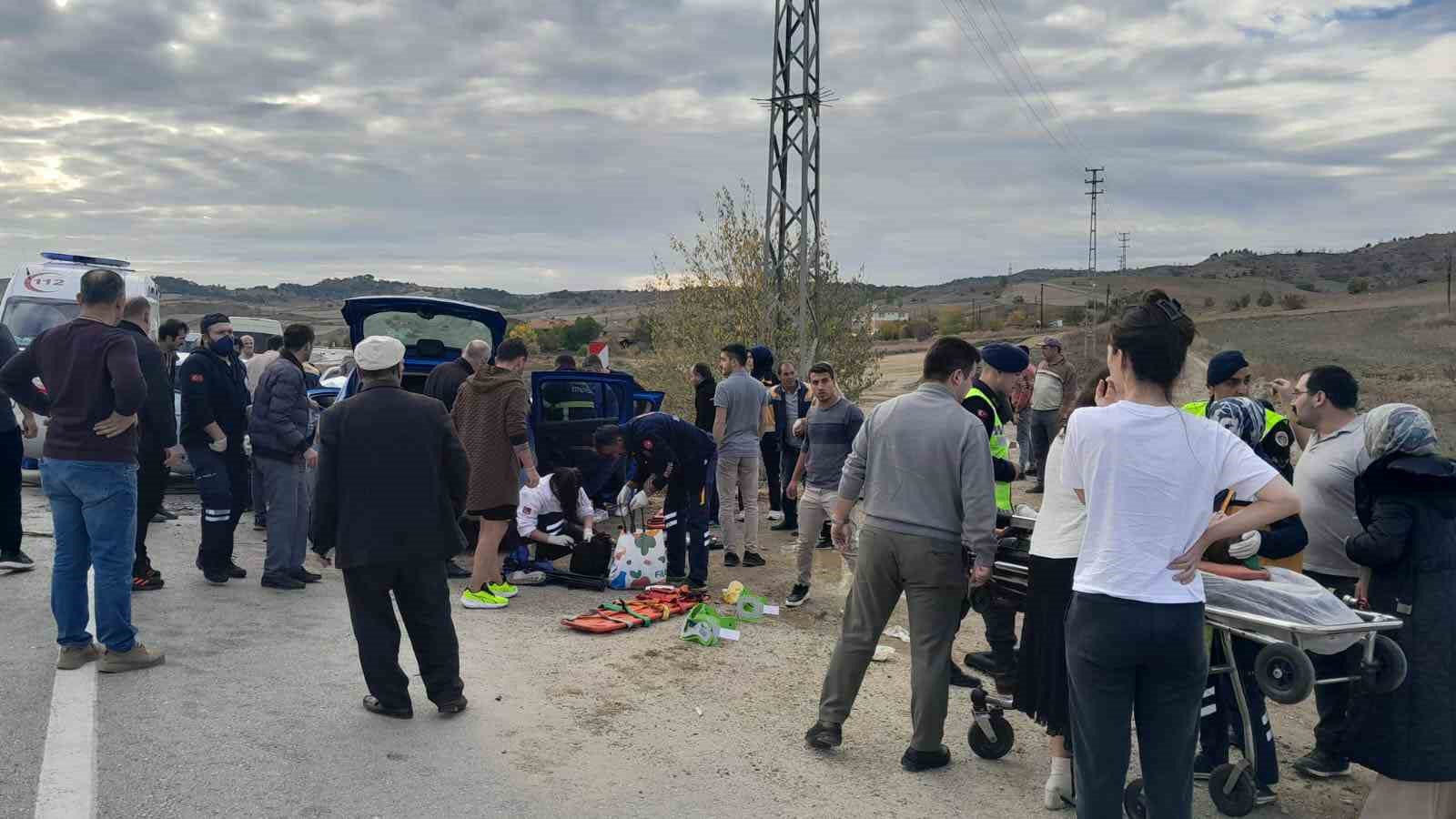 kastamonuda-iki-otomobil-carpisti-1-olu-5-yarali