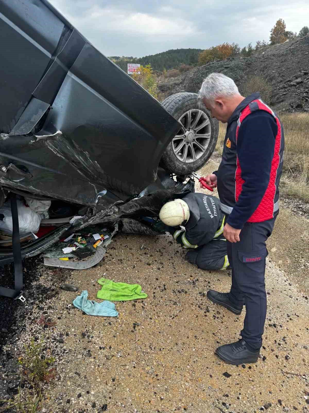 kastamonuda-takla-atan-hafif-ticari-aracin-surucusu-yaralandi