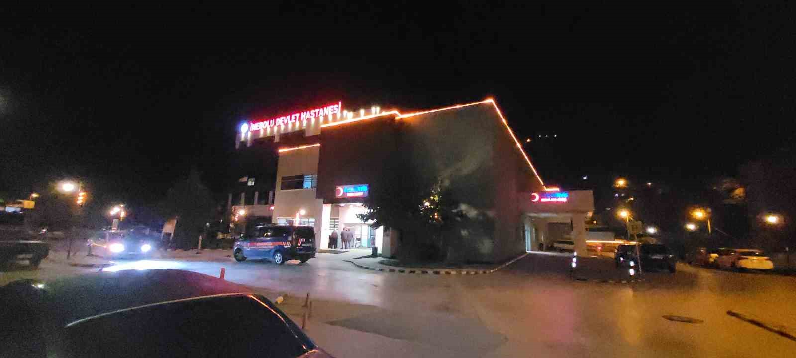 kastamonuda-tir-otomobilin-uzerine-devrildi-2-yarali
