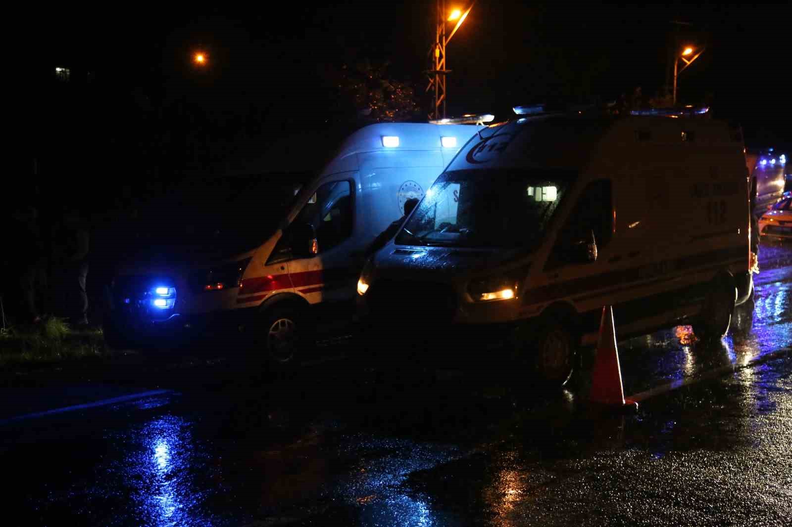 kastamonuda-tur-midibusu-devrildi-24-kisi-yaralandi