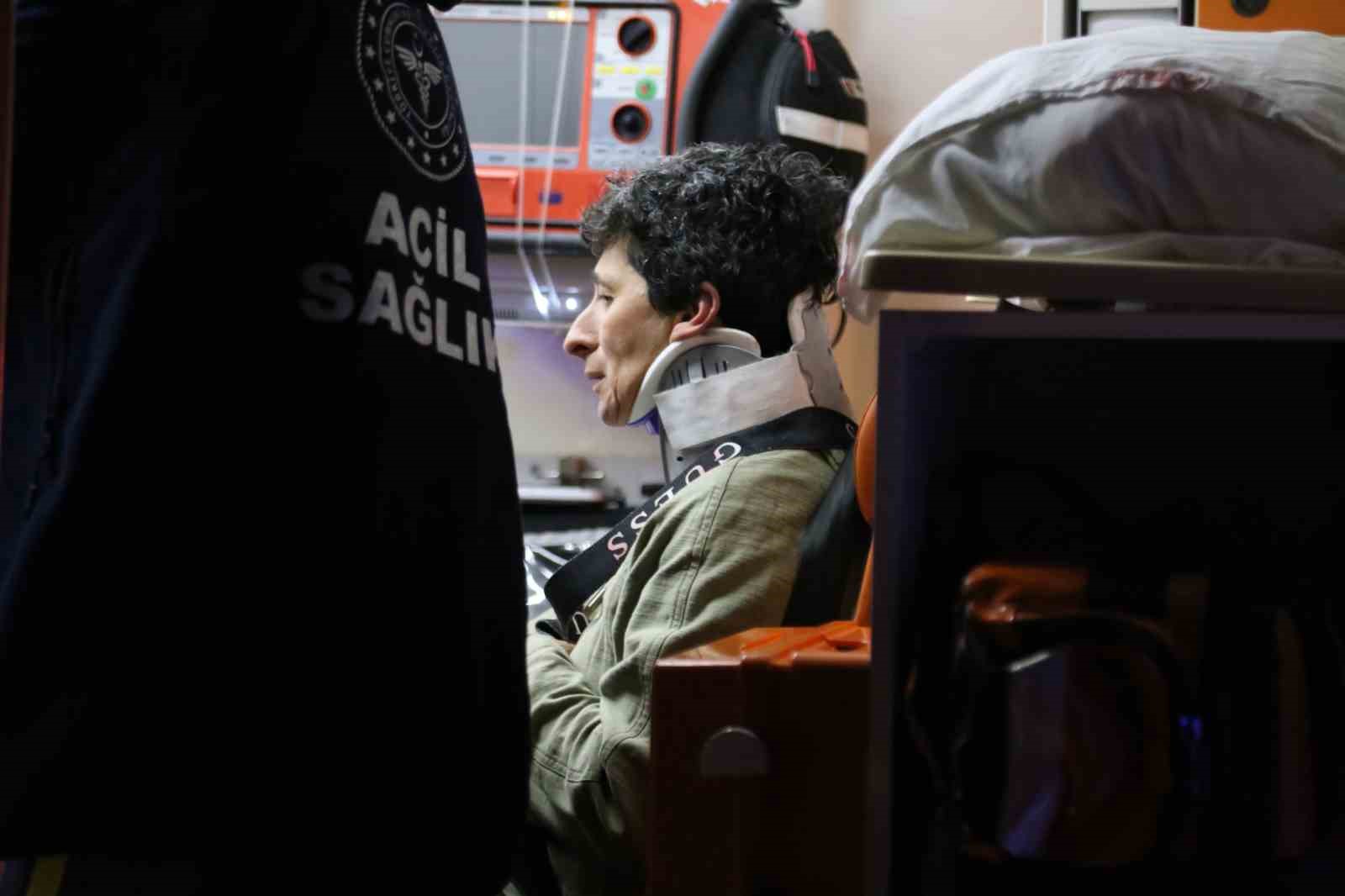 kastamonuda-tur-midibusu-devrildi-24-kisi-yaralandi