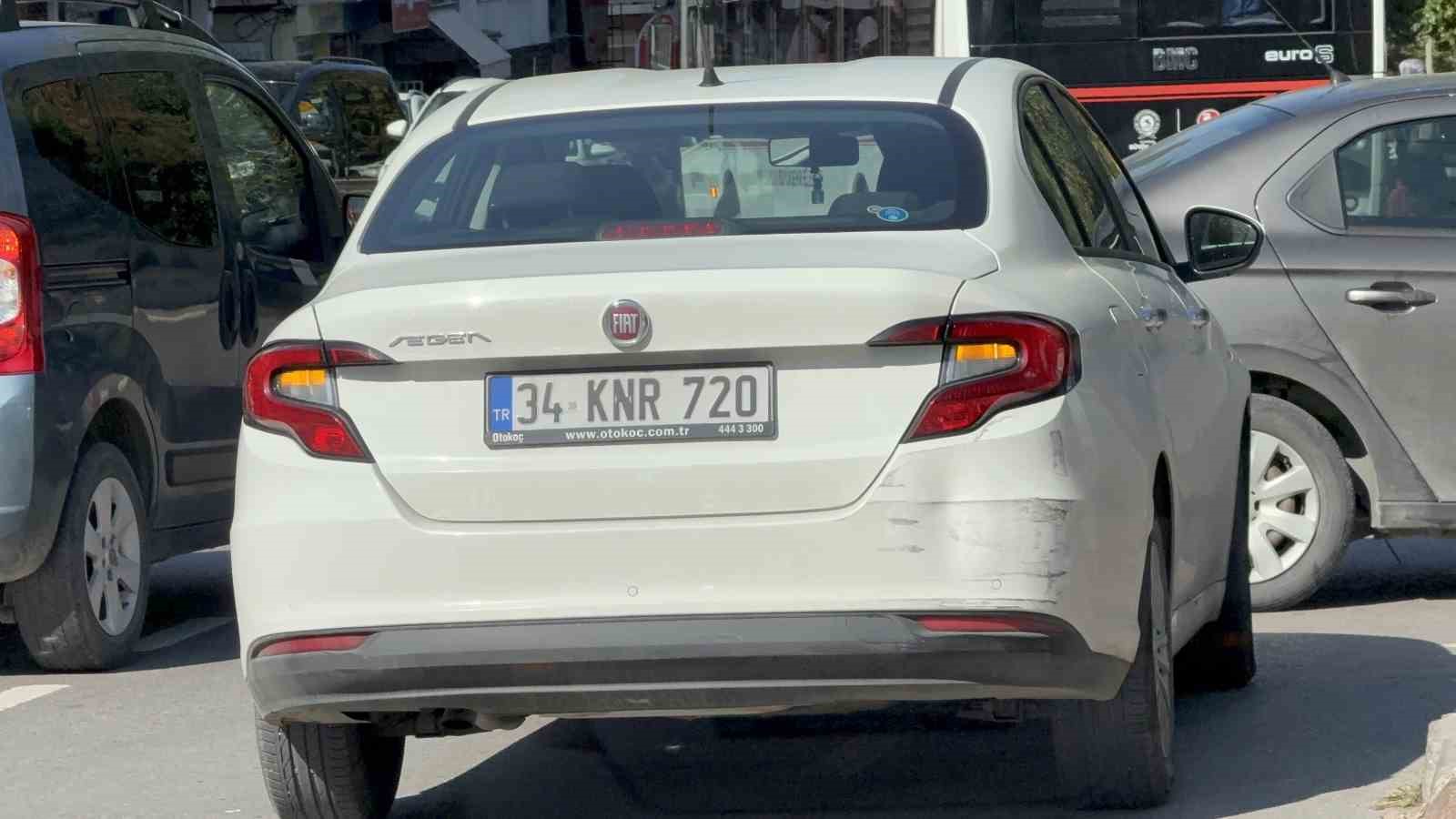 motorlu-bisiklet-yayaya-yol-veren-otomobile-carpti-1-yarali