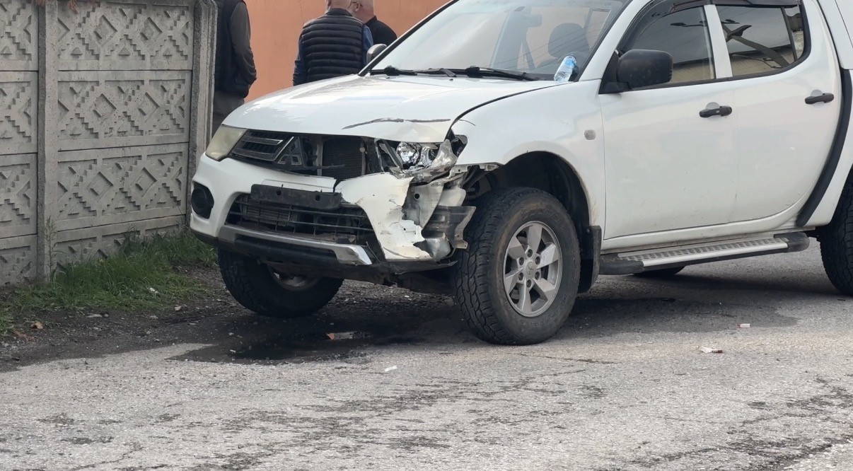motosiklet-kamyonete-carpti-2-agir-yarali