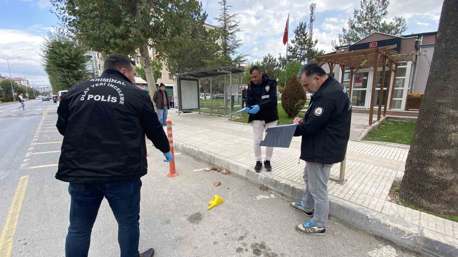 motosikletli-saldirgan-muhtarliga-kursun-yagdirdi